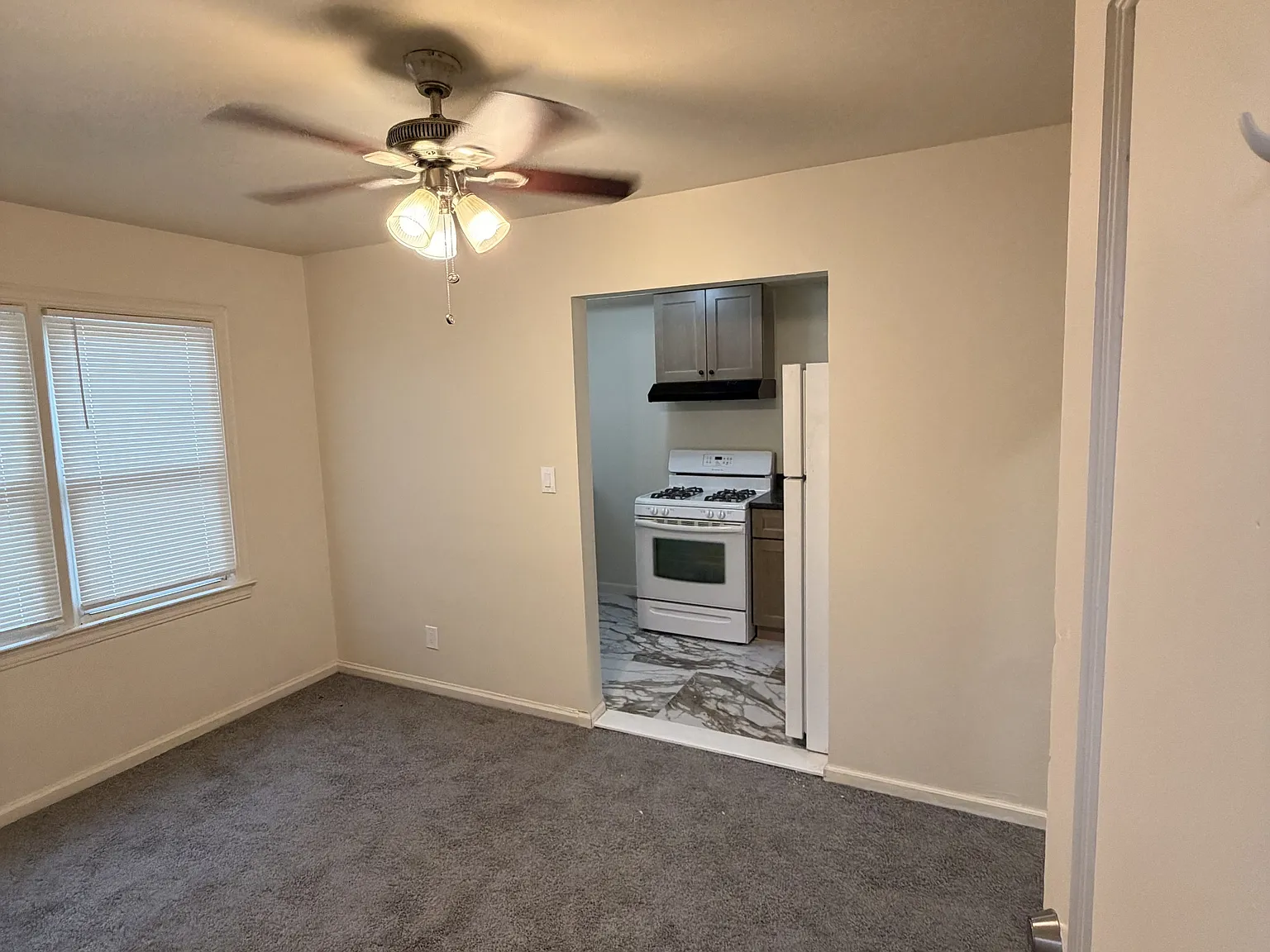 9384 Rutherford St — Photo 2