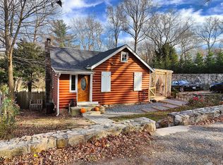 16 Pine St, Lake Peekskill, NY 10537