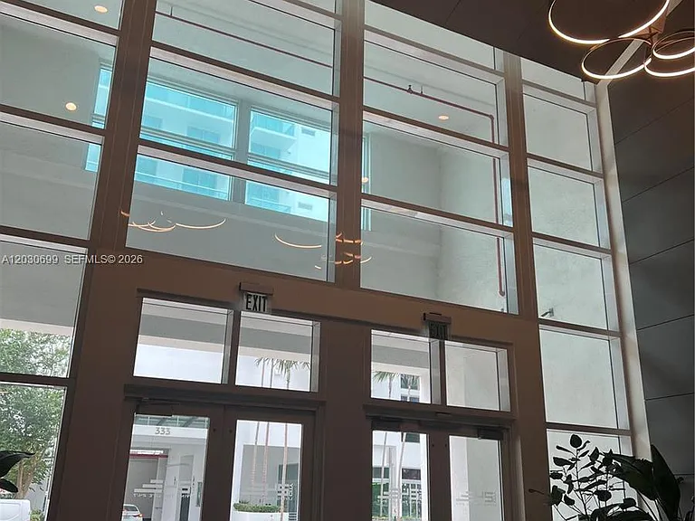 350 NE 24th St #407 — Photo 35