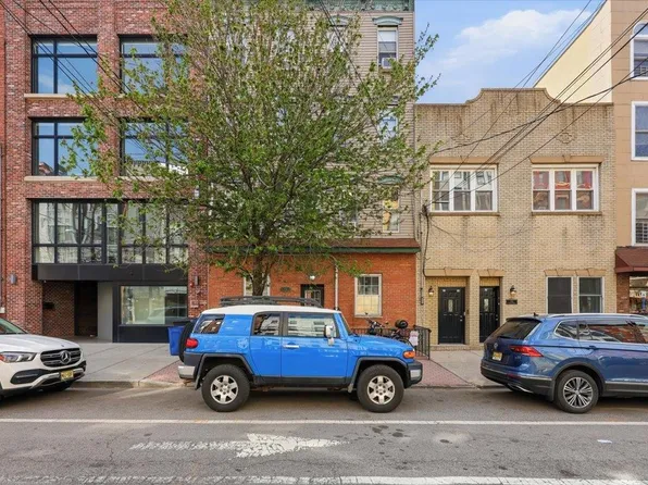 410 Adams St APT 2R, Hoboken, NJ 07030