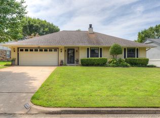 2313 W Broadway Ct, Broken Arrow, OK 74012