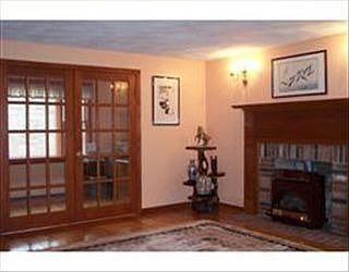 3rd image of 20 Wintergreen Dr