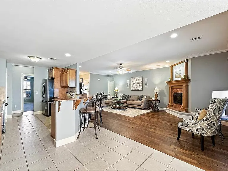 1200 Medway Ln — Photo 3