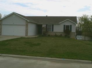 706 Canterbury Dr, Warrenton, MO 63383