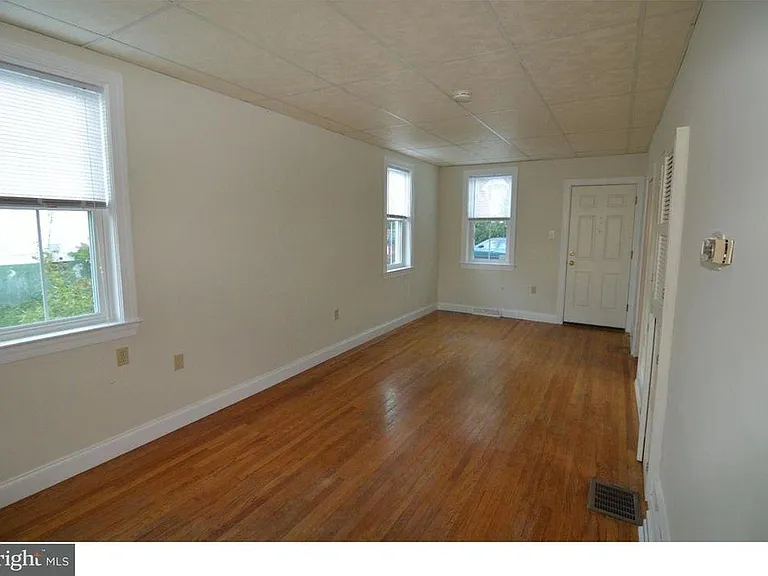 Living room with Hardwood floors