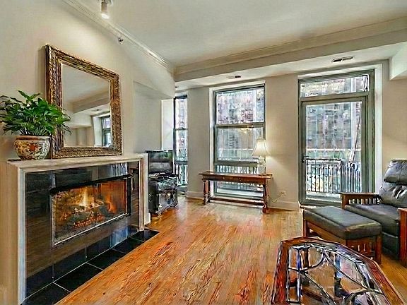 5th image of 165 N Canal St APT 916