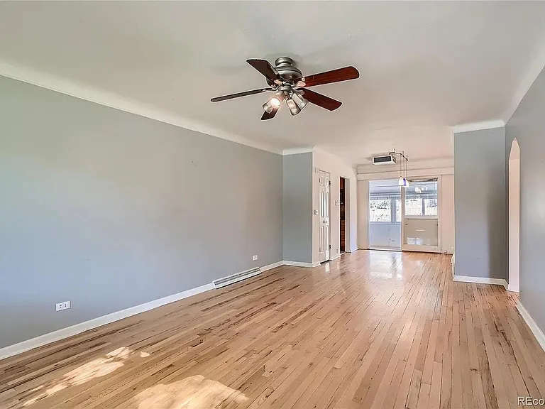 910 Forest St — Photo 3
