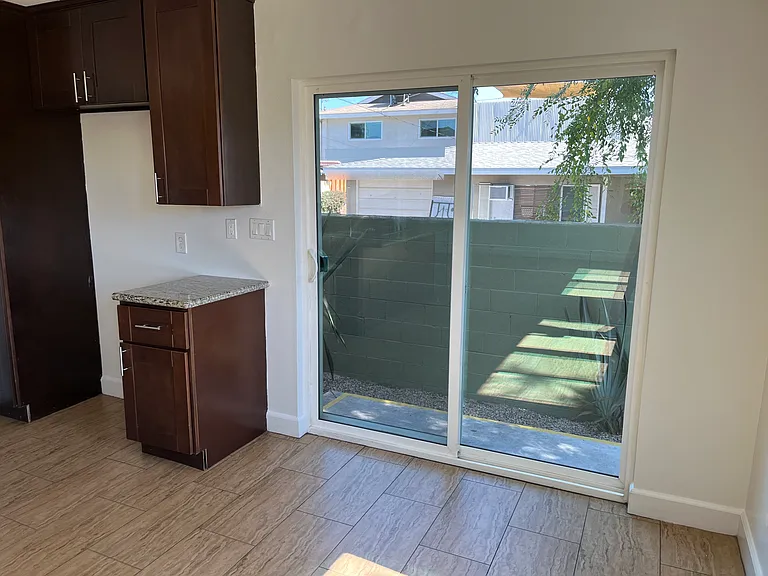 2068 Wallace Ave #B — Photo 18