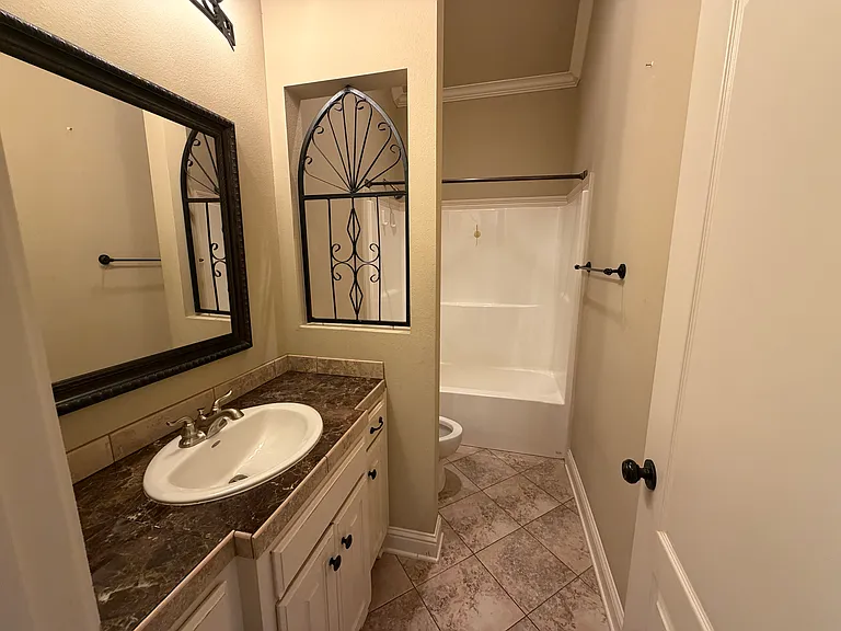 136 Captain Hm Shreve Blvd — Photo 15