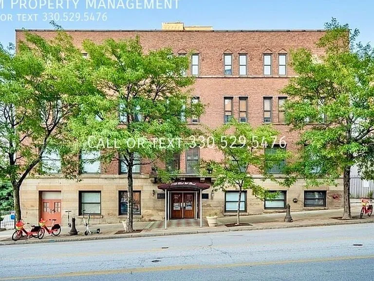 1133 W 9th Street — Photo 40