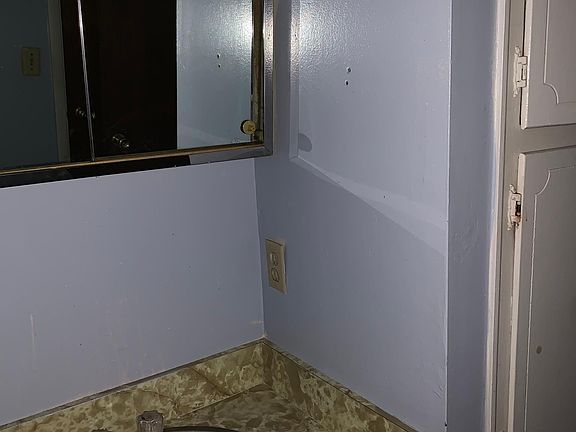 5th image of 106 Stewart Ct