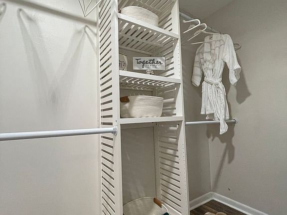 4th image of 129 E Amelia St #13913714