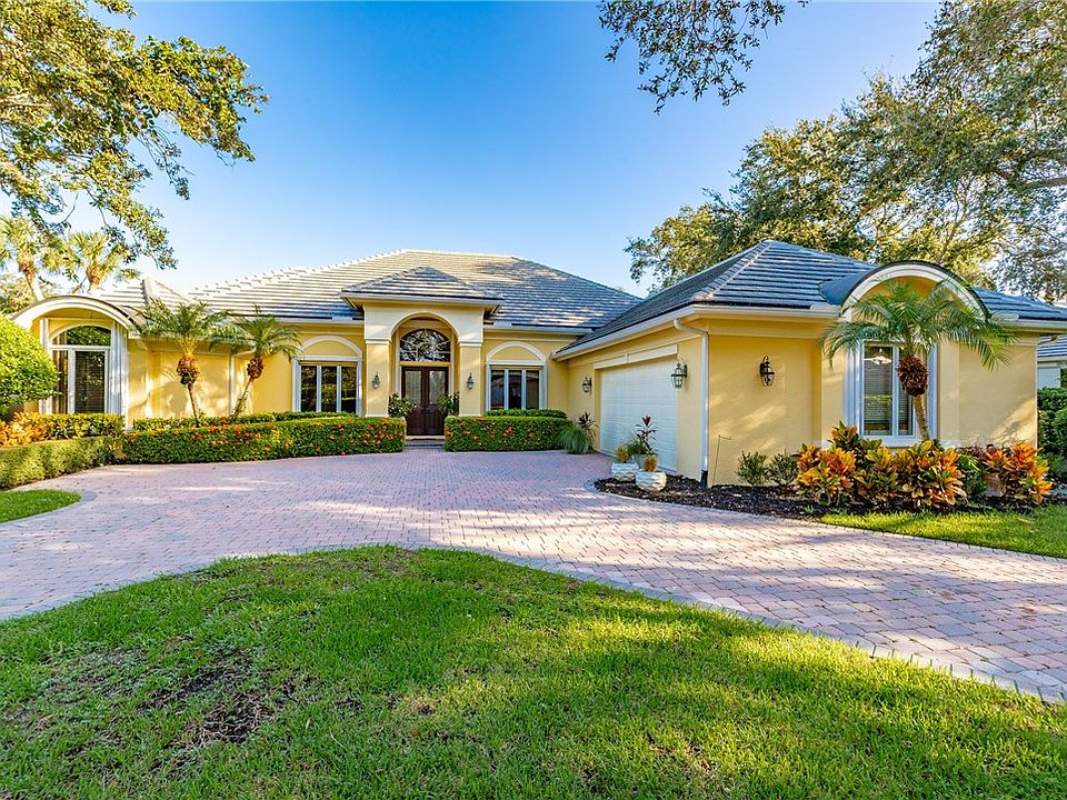 1st image of 104 Hidden Oak Dr