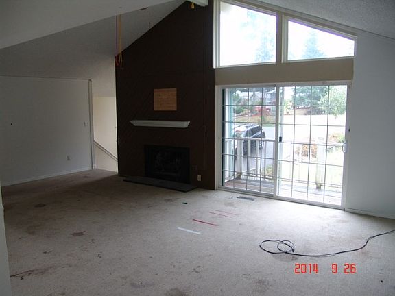 3rd image of 13715 Crestview Cir NE