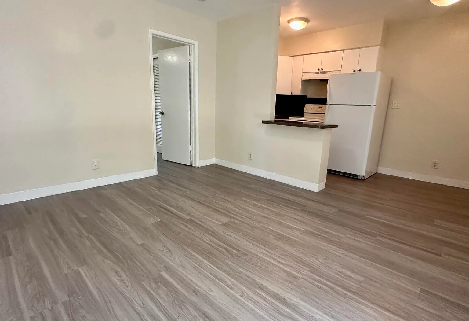 1 bed, 1.0 bath, 500 sqft, $1,400 — Photo 2