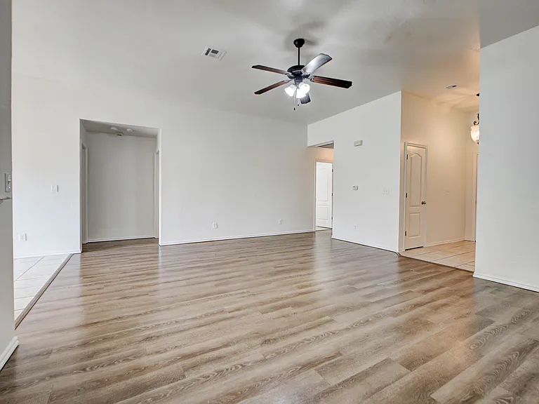 608 Cavecreek St — Photo 8
