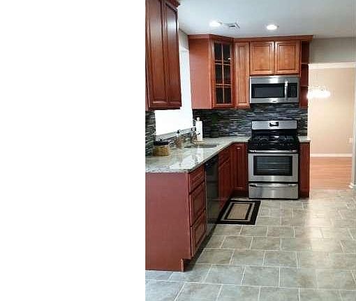 4th image of 14 Poplar Ct