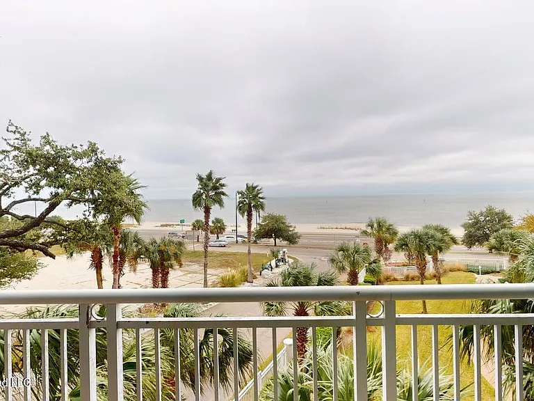 2230 Beach Dr #301 — Photo 22