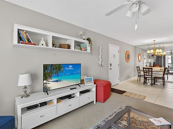 3rd image of 3273 Beneva Rd Unit 203