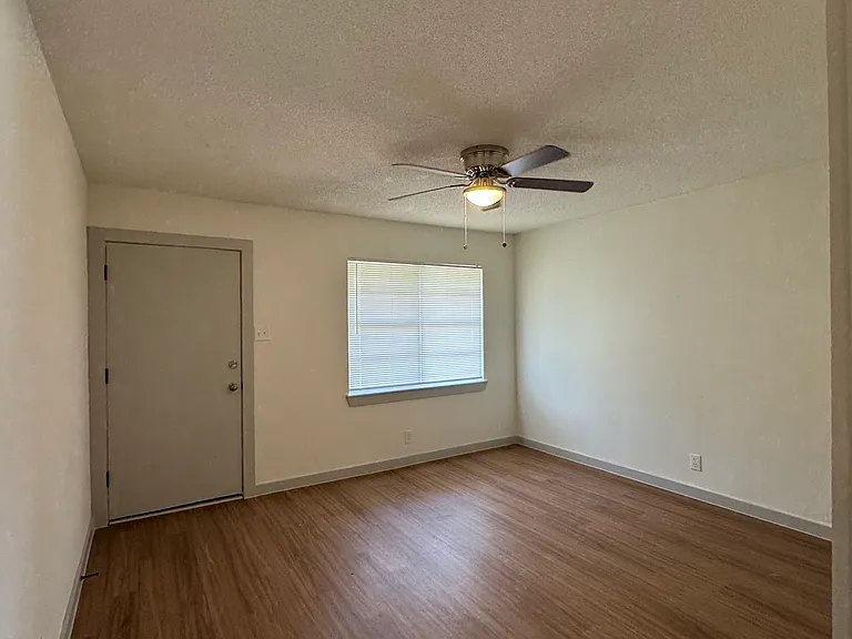 2109 W Avenue B #A — Photo 9