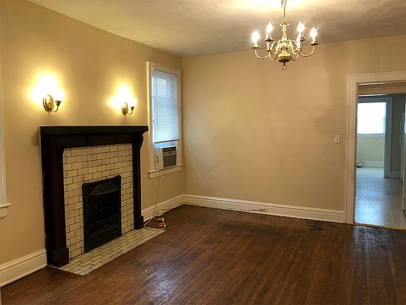 3rd image of 924-926 W 11th Ave
