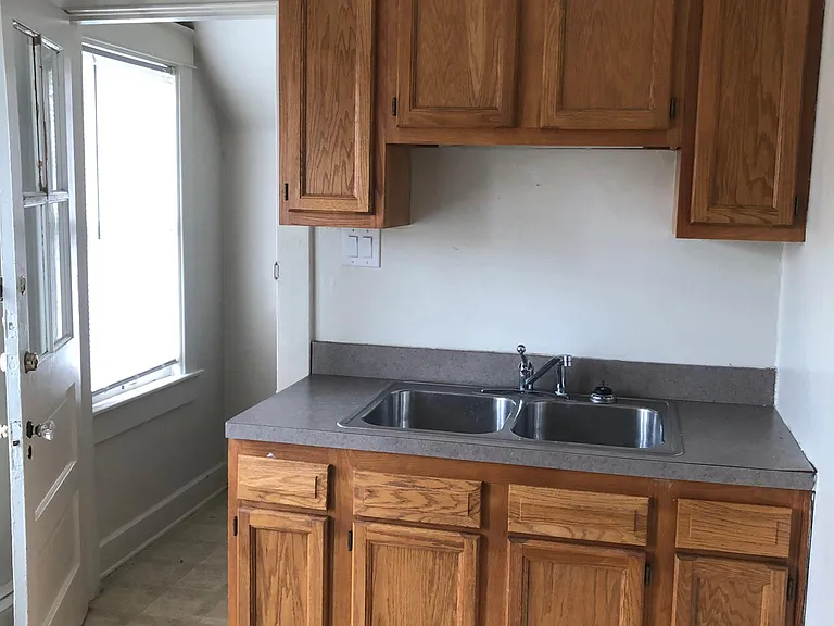 1900 Deerwood Ave #2 — Photo 8