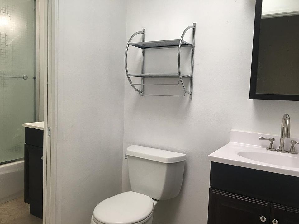 2nd image of 3306 Park Dr