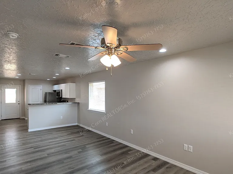 2031 Janeway St #M-N — Photo 2
