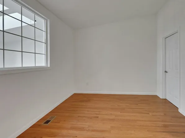 726 Mainsail Lane image 25 of 39