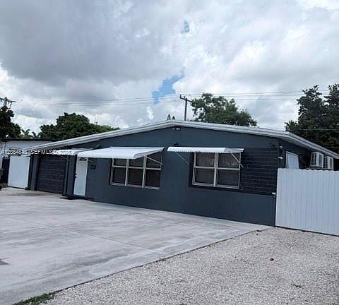 3rd image of 3611 SW 40th St