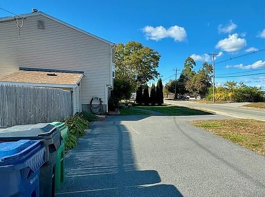 3rd image of 344 Strawberry Field Rd
