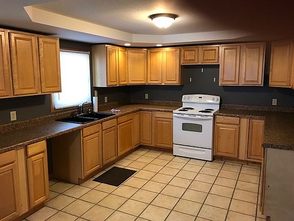 3rd image of 1812 E Delta Dr