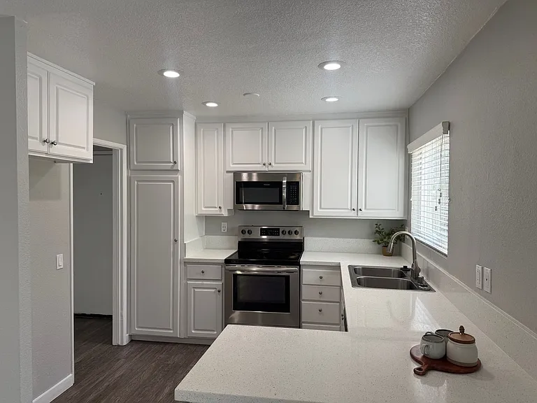 West Fifth Apartments — Photo 164