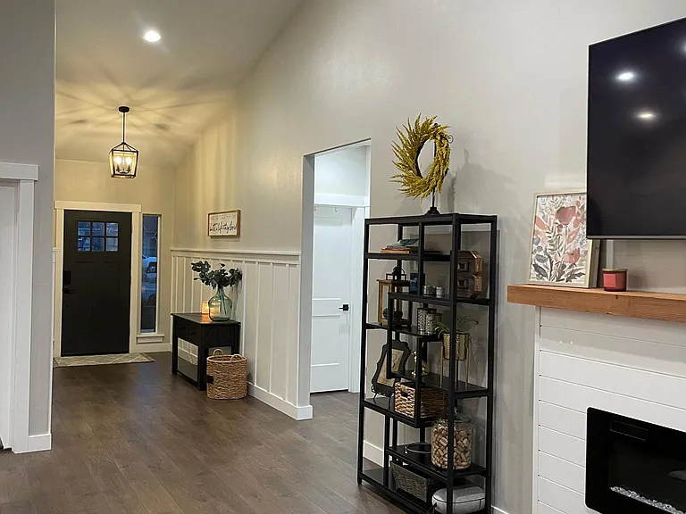 9285 Castlewood Dr SE — Photo 5