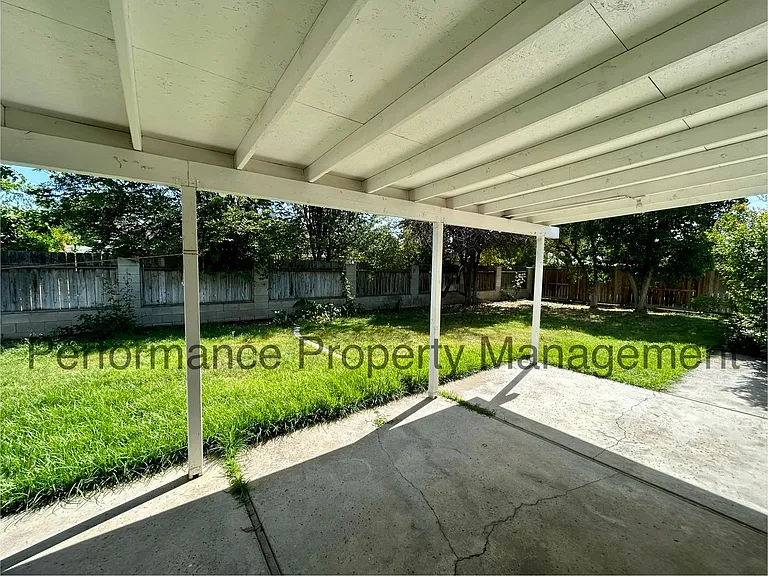 2401 Sherwood Ave — Photo 14