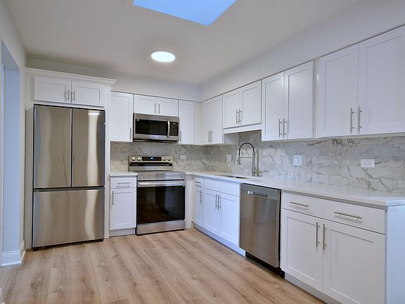 4th image of 15331 Aster St #94