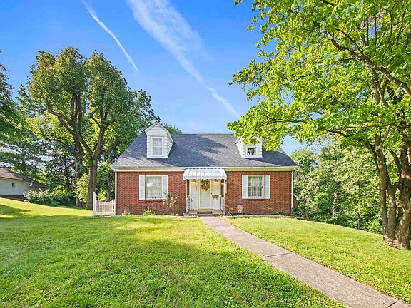 2nd image of 1329 Nichols Pl