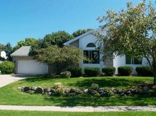 502 Agnes Ave, Waunakee, WI 53597