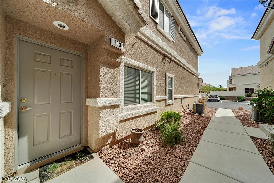 3 bed, 2.5 bath, 1670 sqft, $1,850 — Photo 3