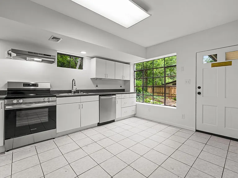 3026 Devonshire Dr — Photo 28