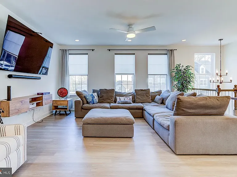 249 Grove View Dr — Photo 1