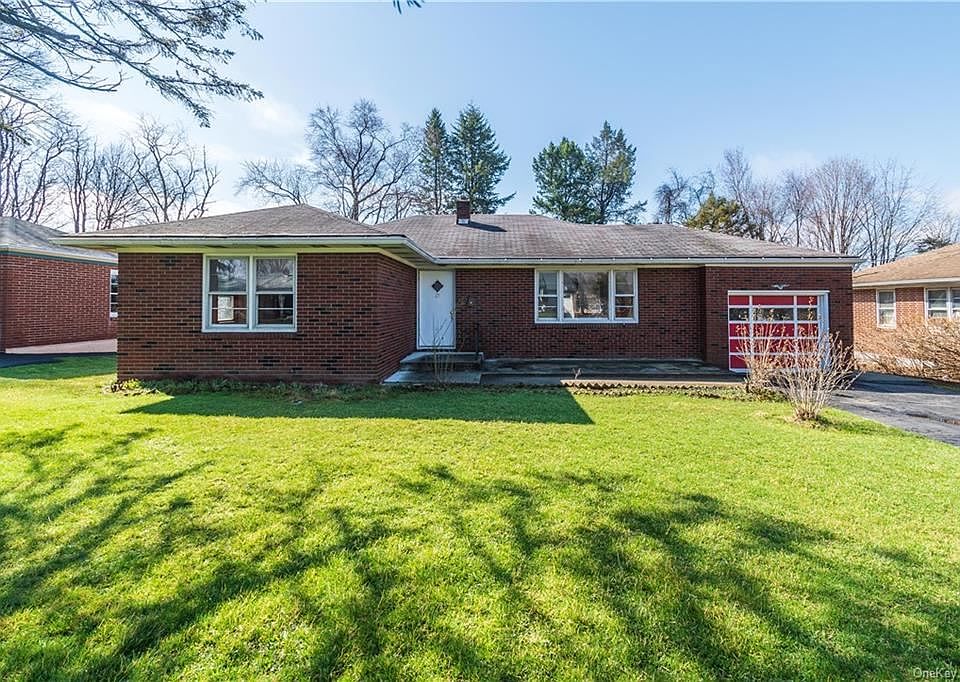 1st image of 17 Breezy Knoll Dr