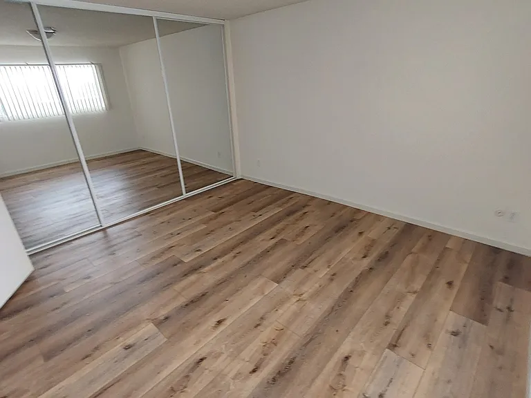 663 W 29th St #3 — Photo 17
