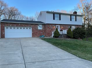 3 Greenview Dr, Jeannette, PA 15644