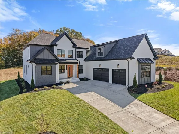 3061 Scarlet Tanager Dr, Winston Salem, NC 27106