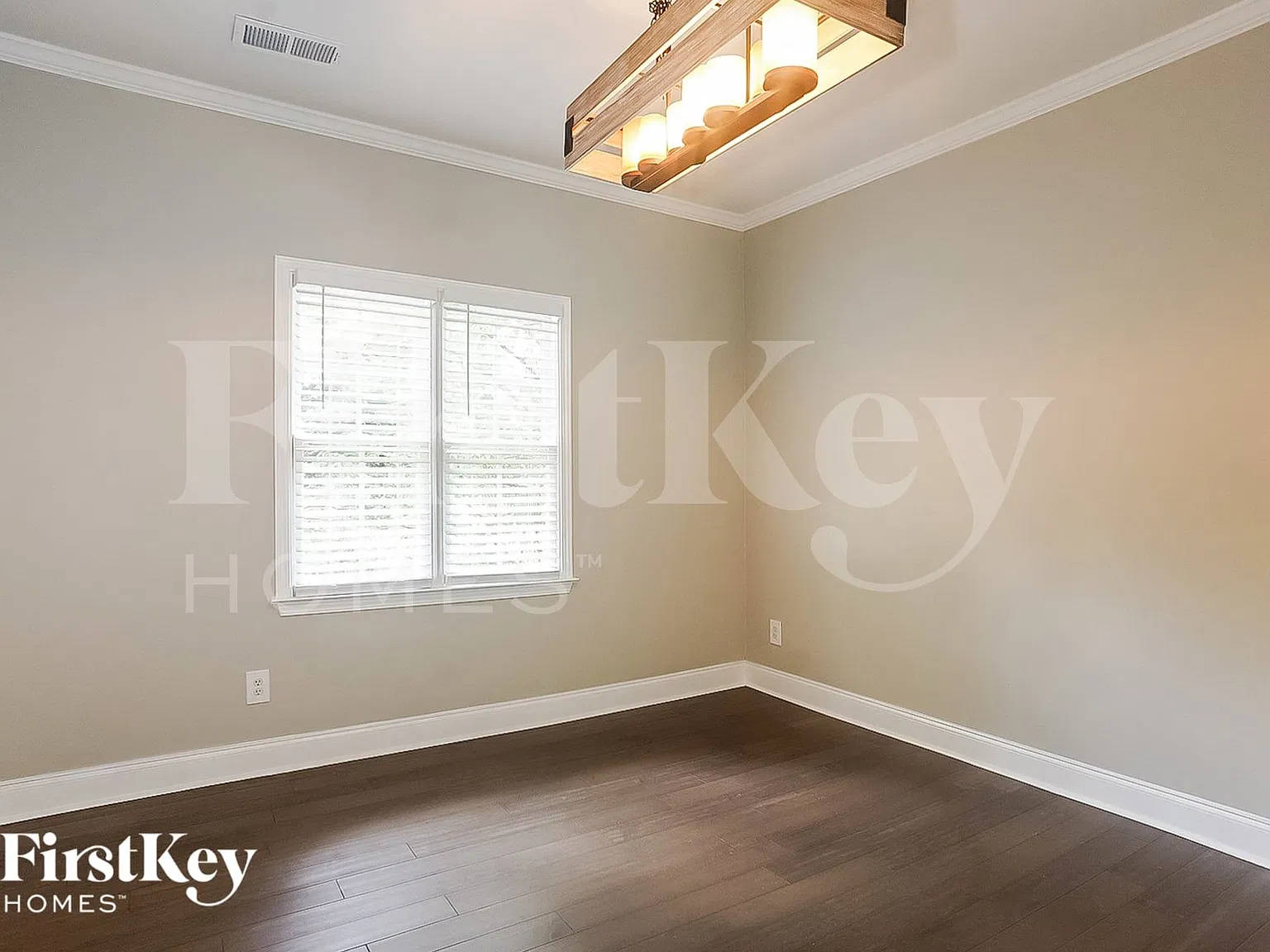 4 bed, 2.5 bath, 2138 sqft, $2,800 — Photo 3