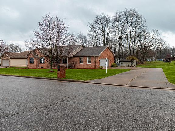 2nd image of 906 Randallwood Dr