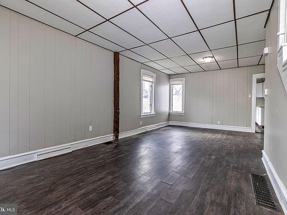 4th image of 223 3rd St