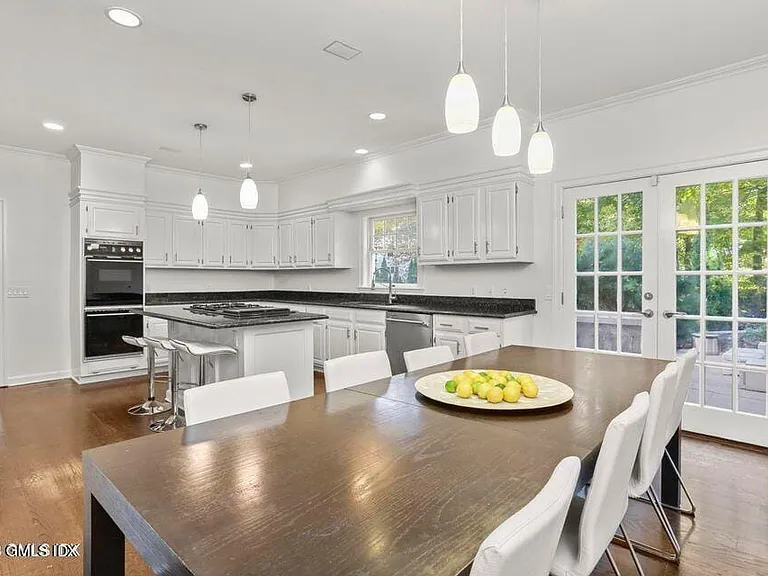 26 Round Hill Rd — Photo 13