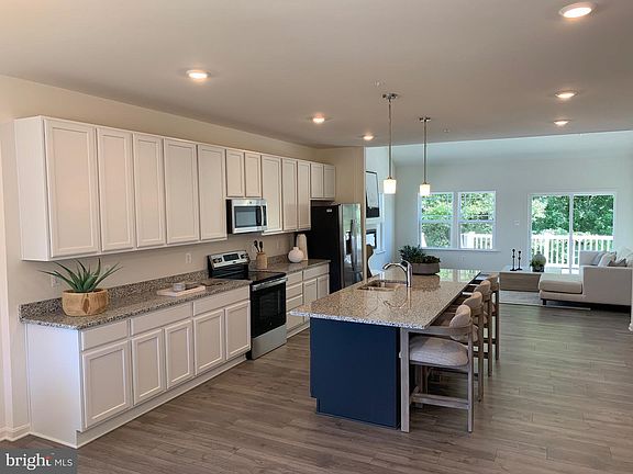 3rd image of 216 N Heron Cir